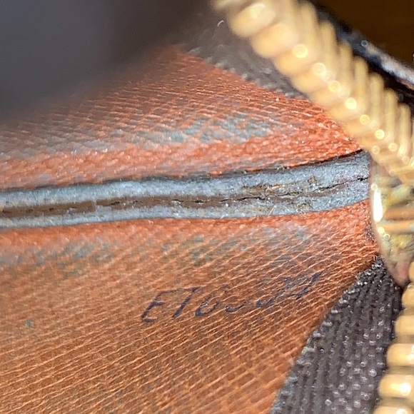 ❌❌SOLD❌❌100% Authentic Louis Vuitton Key Cles. - Picture 9 of 16